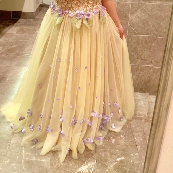 Ball gown - Picture 3 of 3